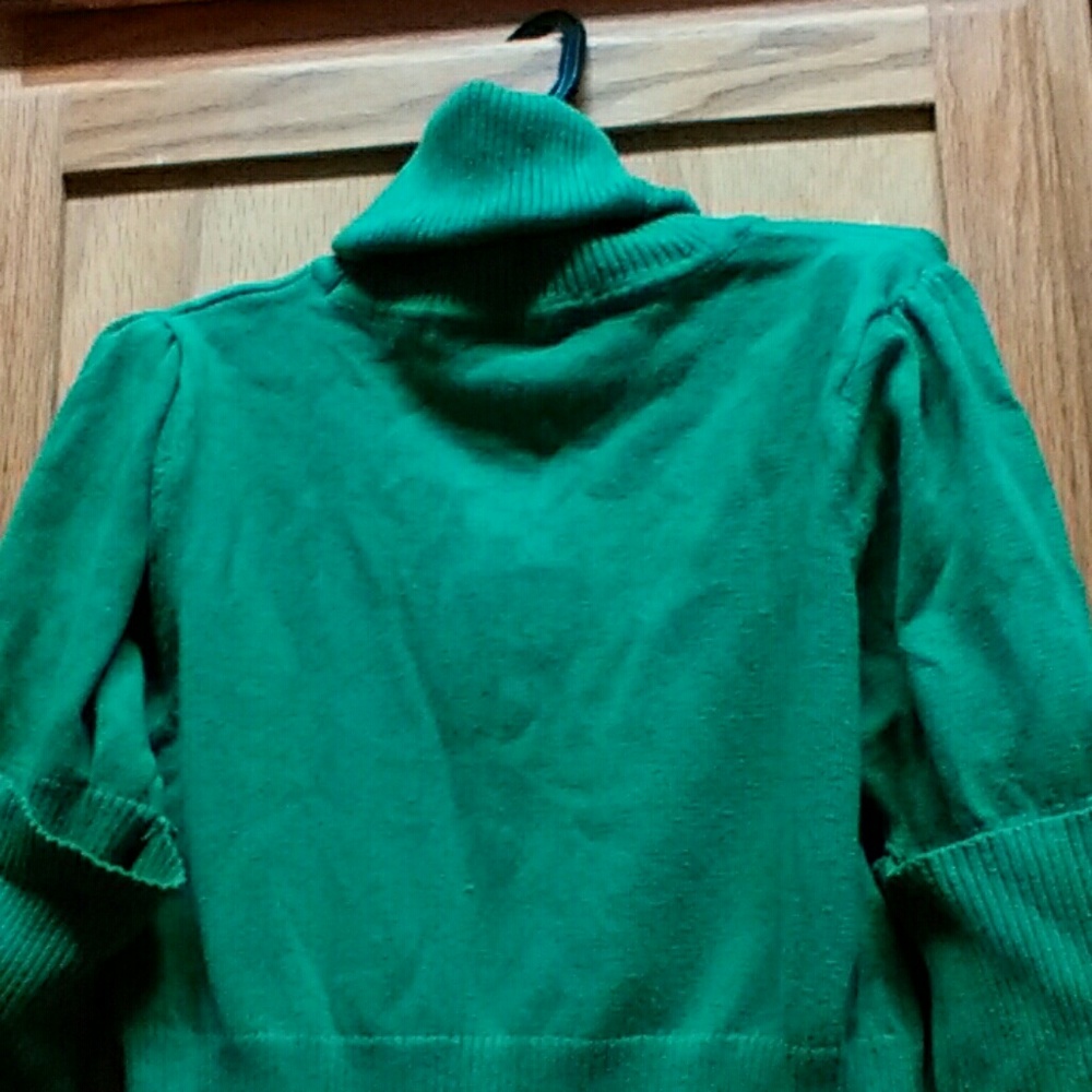 Green short sleeve turtleneck